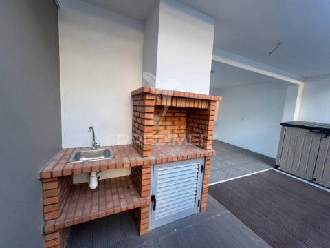 Moradia t3 contemporânea com piscina privativa – lagoa de albufeira