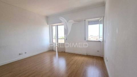 Apartamento t2 com vista rio  na póvoa de santa iria