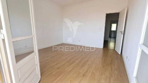 Apartamento t2 com vista rio  na póvoa de santa iria