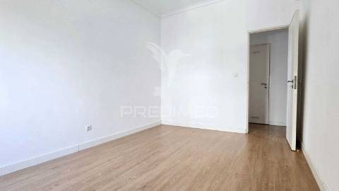 Apartamento t2 com vista rio  na póvoa de santa iria