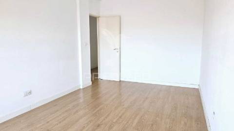 Apartamento t2 com vista rio  na póvoa de santa iria