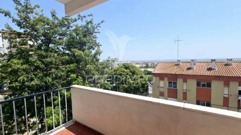 Apartamento t2 com vista rio  na póvoa de santa iria