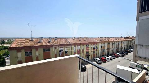 Apartamento t2 com vista rio  na póvoa de santa iria