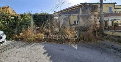 Moradia t0 com garagem para recuperar em pernes, santarém.