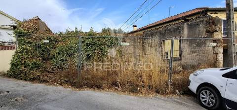 Moradia t0 com garagem para recuperar em pernes, santarém.