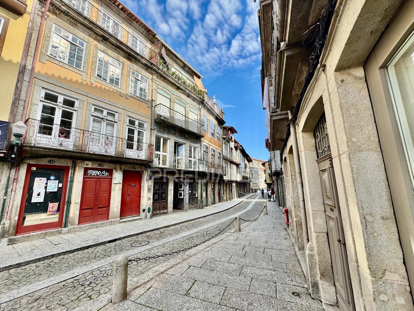 Prédio no centro da cidade guimarães