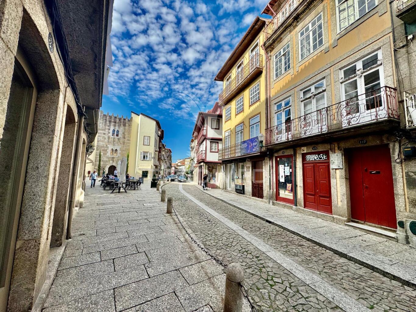Prédio no centro da cidade guimarães