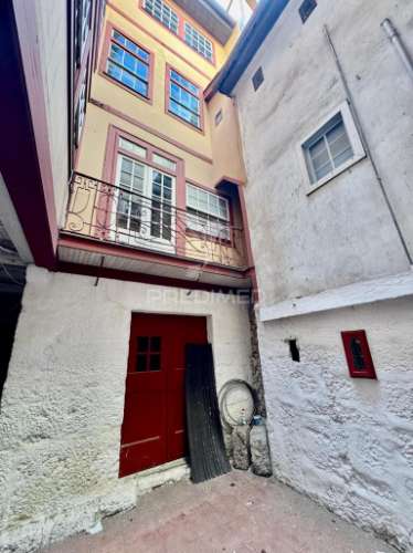 Prédio no centro da cidade guimarães