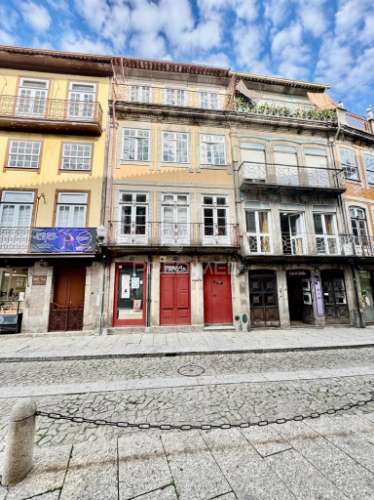 Prédio no centro da cidade guimarães