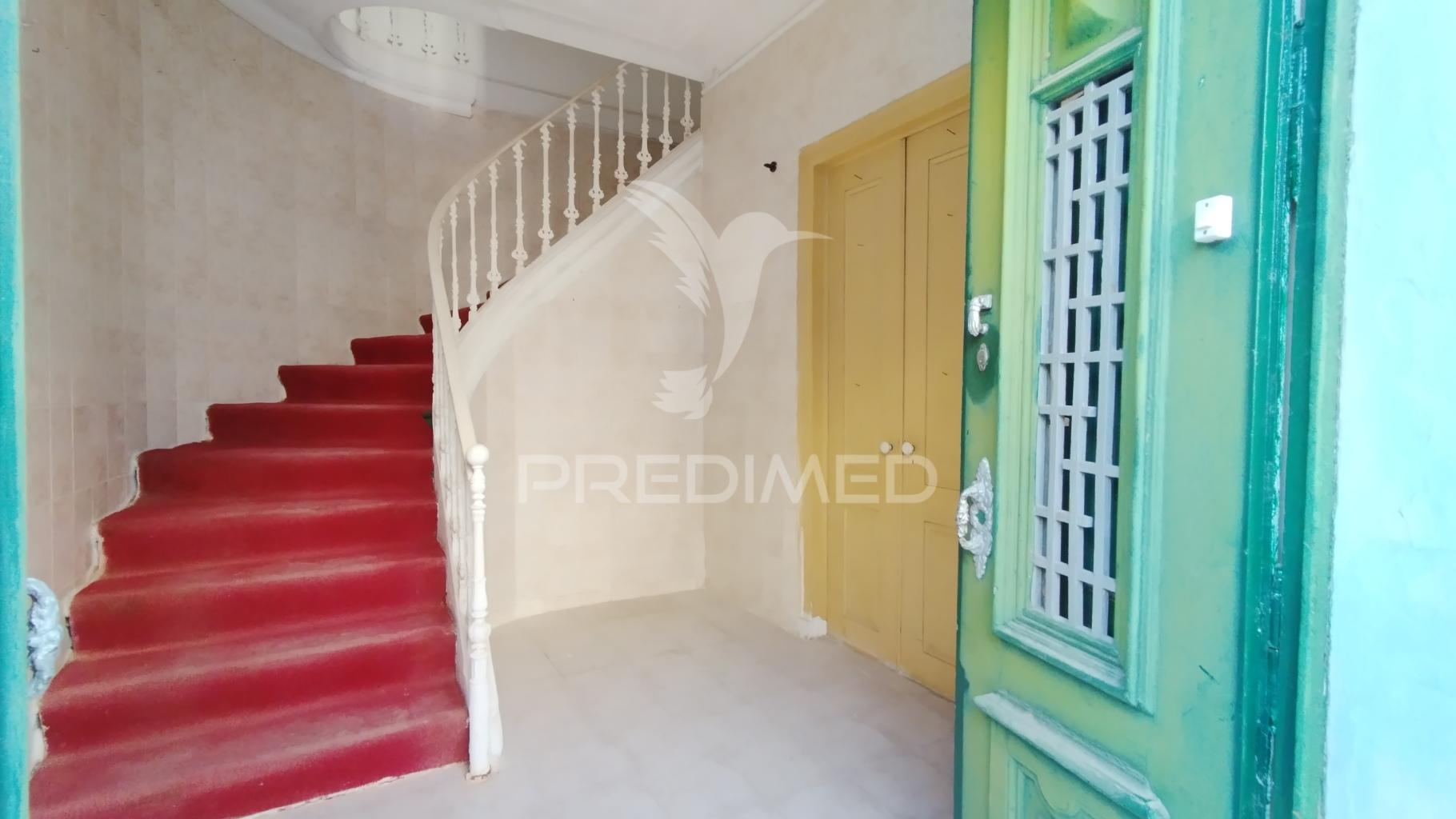 Andar de moradia & sotao t2+2   com 234 m² para recuperar na baixa de olhao