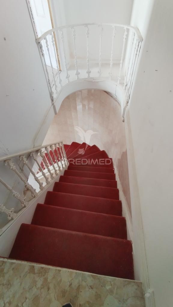 Andar de moradia & sotao t2+2   com 234 m² para recuperar na baixa de olhao