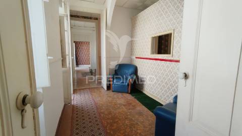 Andar de moradia & sotao t2+2   com 234 m² para recuperar na baixa de olhao