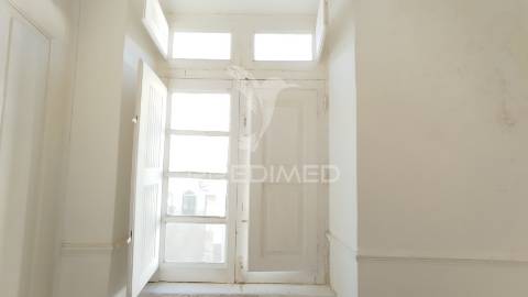 Andar de moradia & sotao t2+2   com 234 m² para recuperar na baixa de olhao