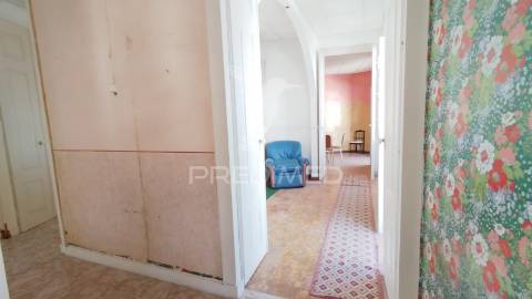 Andar de moradia & sotao t2+2   com 234 m² para recuperar na baixa de olhao