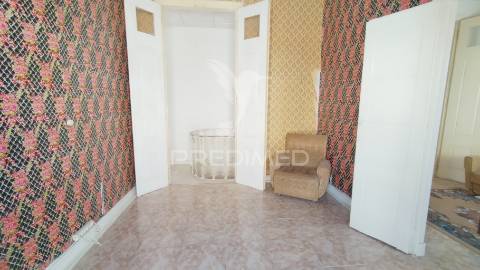 Andar de moradia & sotao t2+2   com 234 m² para recuperar na baixa de olhao