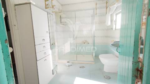 Andar de moradia & sotao t2+2   com 234 m² para recuperar na baixa de olhao
