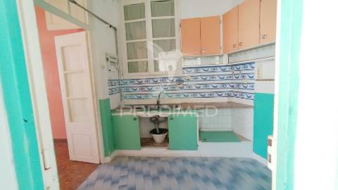 Andar de moradia & sotao t2+2   com 234 m² para recuperar na baixa de olhao