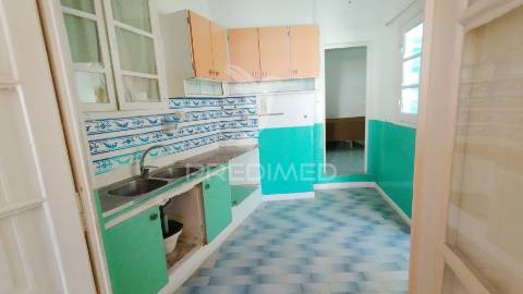 Andar de moradia & sotao t2+2   com 234 m² para recuperar na baixa de olhao