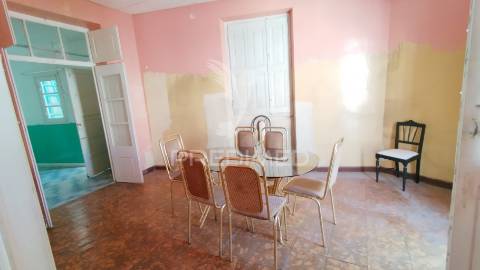 Andar de moradia & sotao t2+2   com 234 m² para recuperar na baixa de olhao
