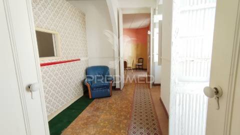 Andar de moradia & sotao t2+2   com 234 m² para recuperar na baixa de olhao
