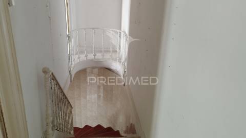 Andar de moradia & sotao t2+2   com 234 m² para recuperar na baixa de olhao