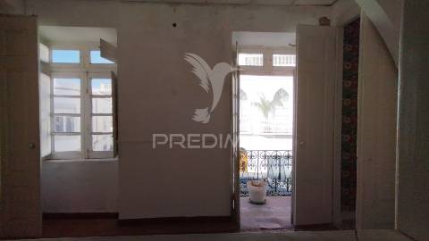 Andar de moradia & sotao t2+2   com 234 m² para recuperar na baixa de olhao
