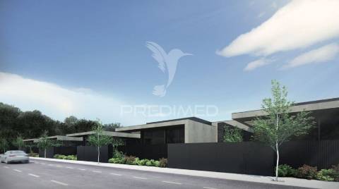 Moradia t3 com piscina e jardim em palmeira, braga