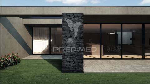 Moradia t3 com piscina e jardim em palmeira, braga