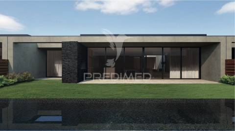 Moradia t3 com piscina e jardim em palmeira, braga