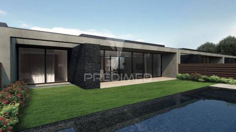 Moradia t3 com piscina e jardim em palmeira, braga