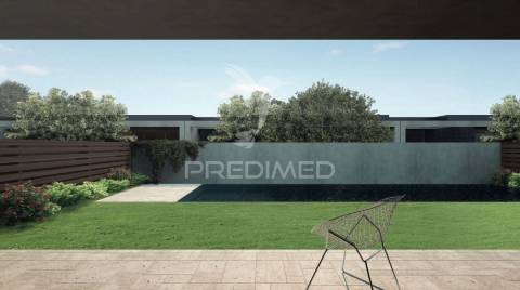 Moradia t3 com piscina e jardim em palmeira, braga