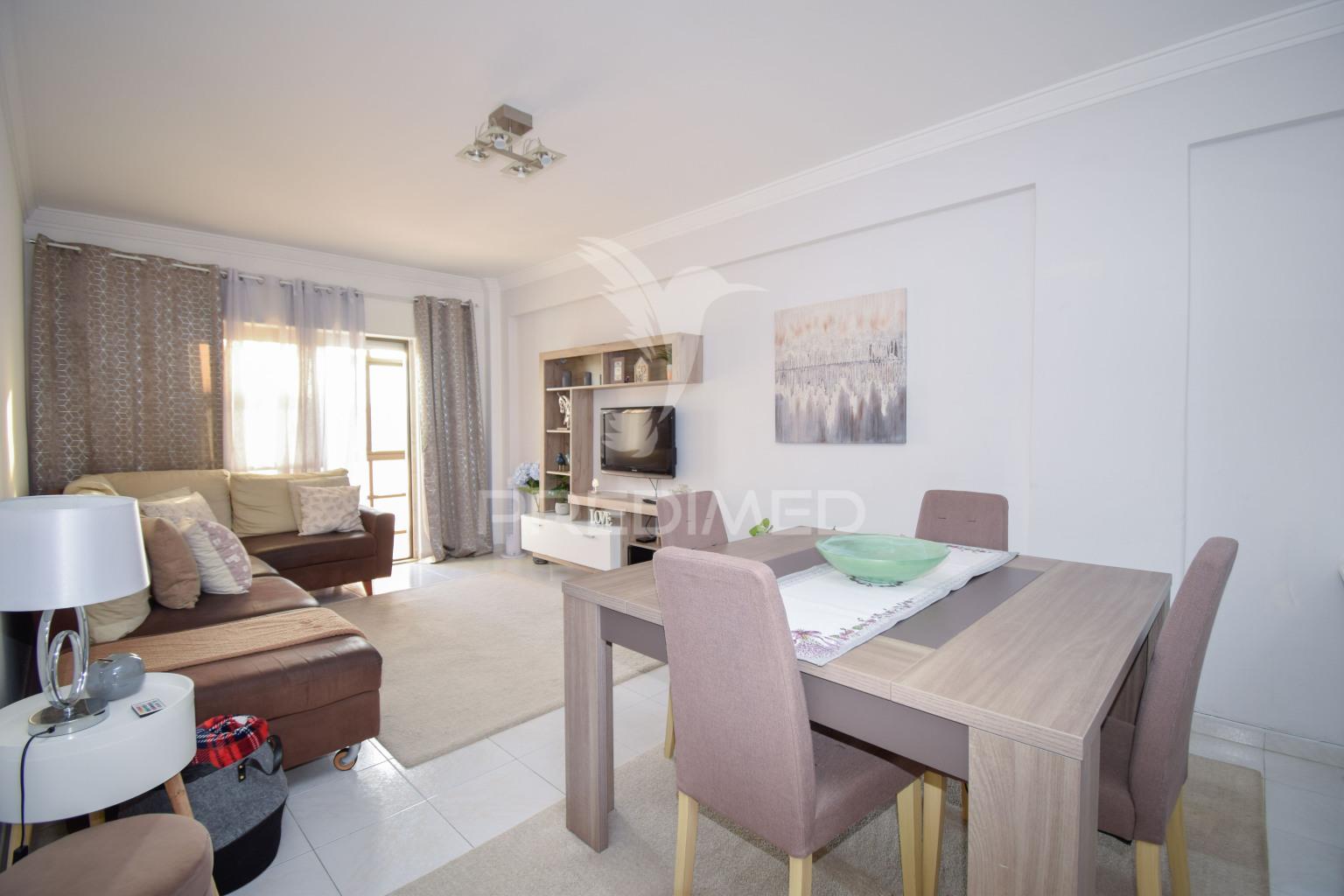 Magnifico t2 em muito bom estado com elevador perto do tagus park