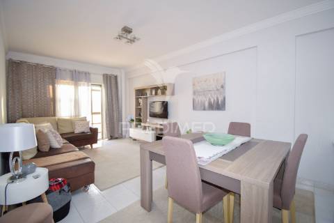 Magnifico t2 em muito bom estado com elevador perto do tagus park