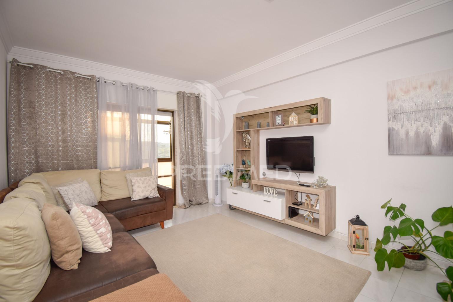 Magnifico t2 em muito bom estado com elevador perto do tagus park