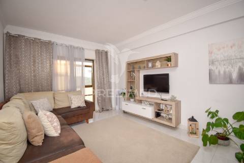 Magnifico t2 em muito bom estado com elevador perto do tagus park