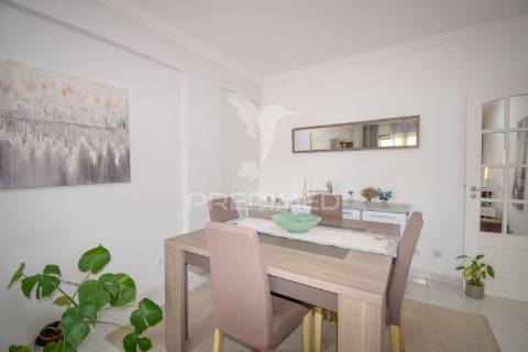 Magnifico t2 em muito bom estado com elevador perto do tagus park