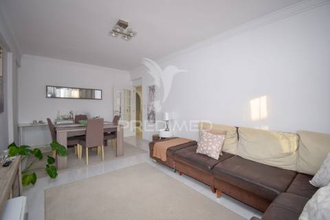 Magnifico t2 em muito bom estado com elevador perto do tagus park