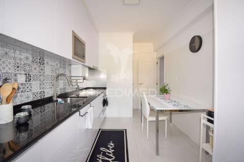 Magnifico t2 em muito bom estado com elevador perto do tagus park