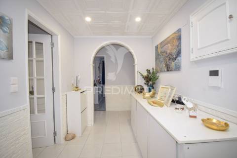 Magnifico t2 em muito bom estado com elevador perto do tagus park