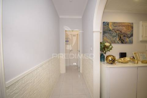 Magnifico t2 em muito bom estado com elevador perto do tagus park