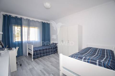 Magnifico t2 em muito bom estado com elevador perto do tagus park