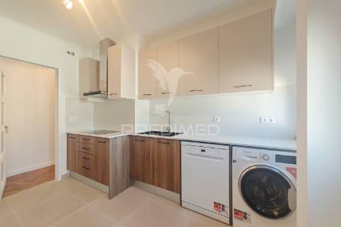 Apartamento t3 renovado em entrecampos – localização premium