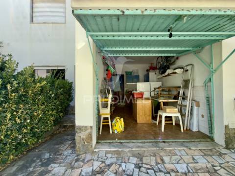 Moradia t4 entre a charneca da caparica e a marisol – próxima da praia da fonte da telha