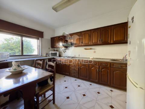 Moradia t4 entre a charneca da caparica e a marisol – próxima da praia da fonte da telha