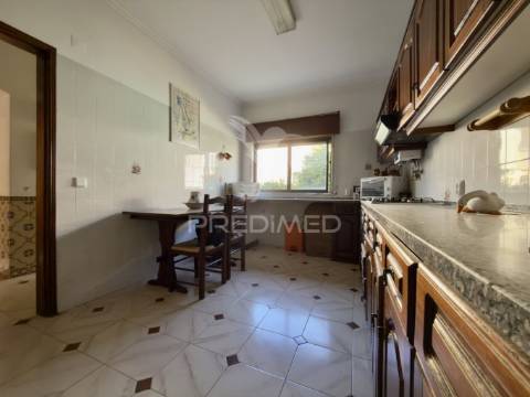 Moradia t4 entre a charneca da caparica e a marisol – próxima da praia da fonte da telha