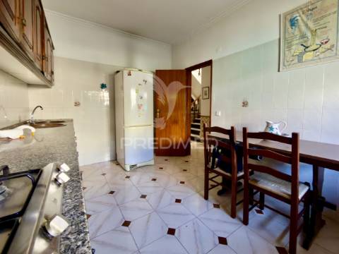 Moradia t4 entre a charneca da caparica e a marisol – próxima da praia da fonte da telha