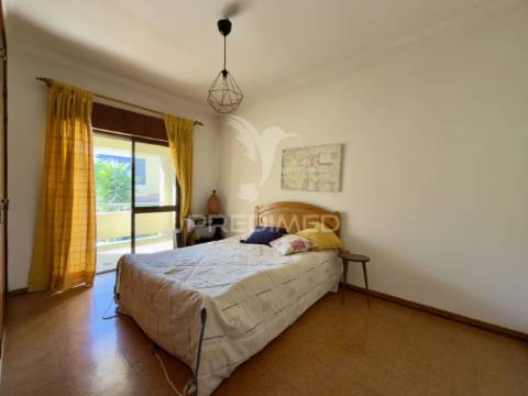 Moradia t4 entre a charneca da caparica e a marisol – próxima da praia da fonte da telha