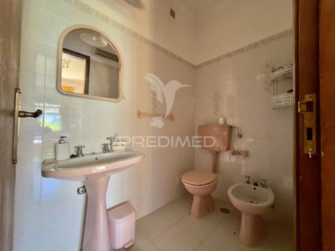 Moradia t4 entre a charneca da caparica e a marisol – próxima da praia da fonte da telha