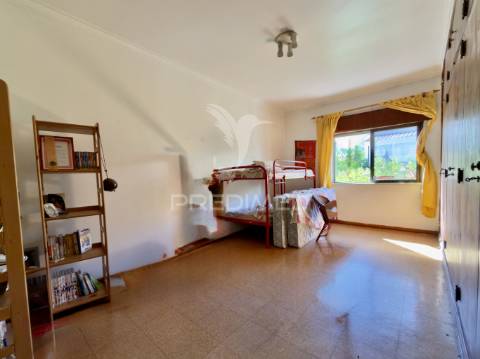 Moradia t4 entre a charneca da caparica e a marisol – próxima da praia da fonte da telha