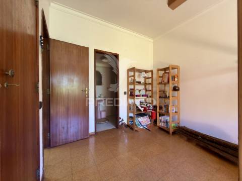 Moradia t4 entre a charneca da caparica e a marisol – próxima da praia da fonte da telha